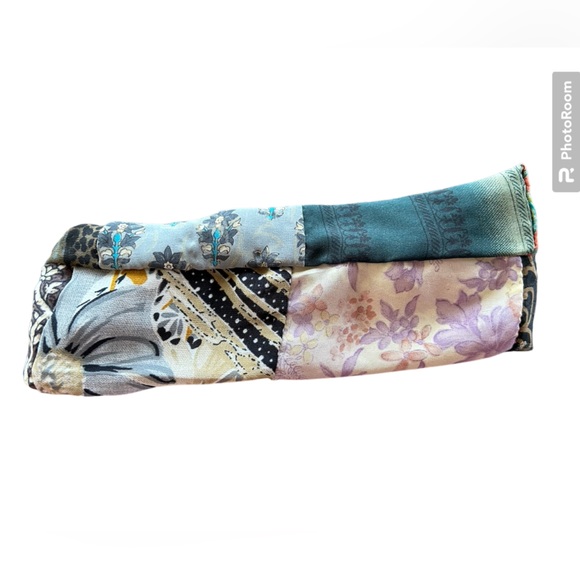FREE GIFT W/PURCHASE OF $10+! Patchwork Patterned Fabric Stretchy Headband - Picture 3 of 3